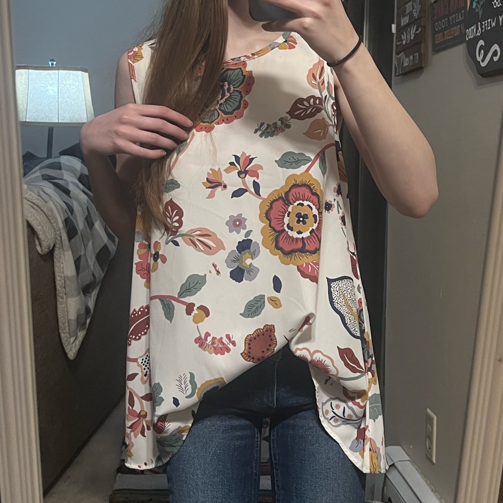Women’s flowy tank top